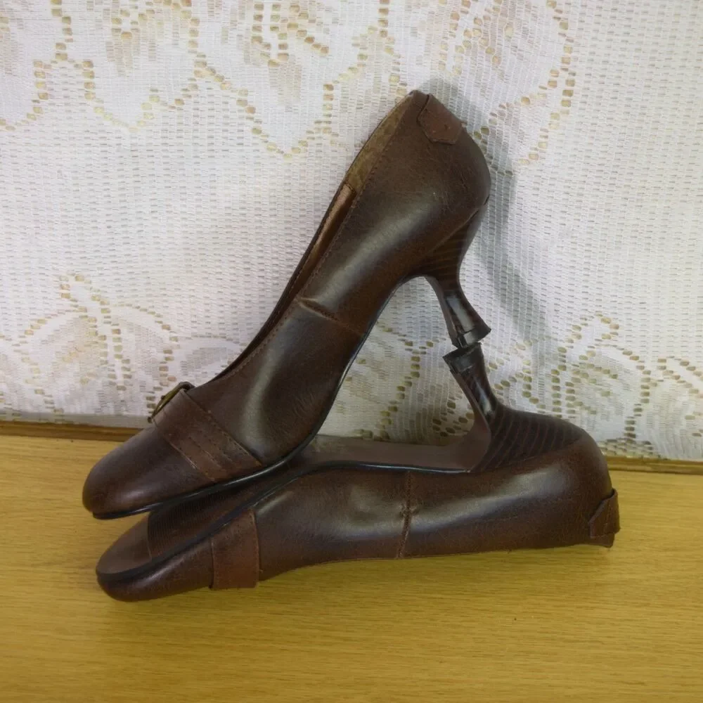 Vintage 90's 2000s Soda Brown Faux Leather Kitten Heels Size 7 Y2K Grunge Buckle